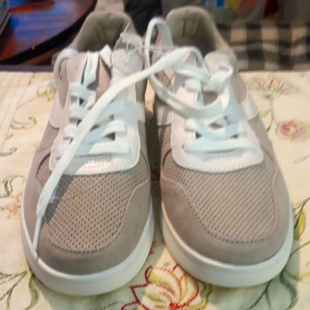 Womens shoes